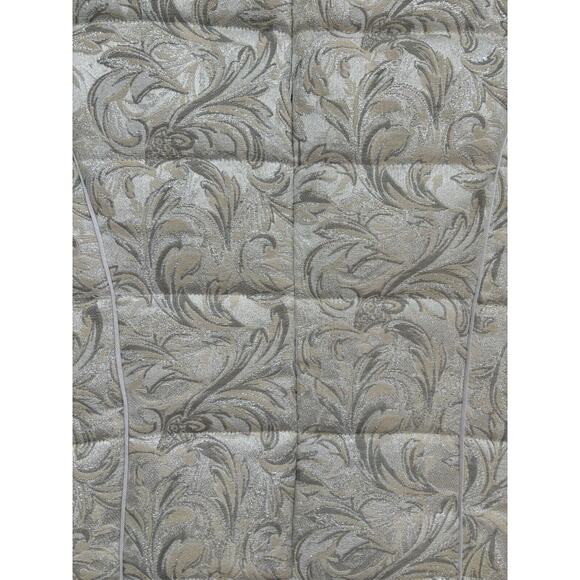 Chic Puffer Vest White Silver Quilted‎ Small Zip Up Zip Pockets Classy WHBM - Picture 3 of 7